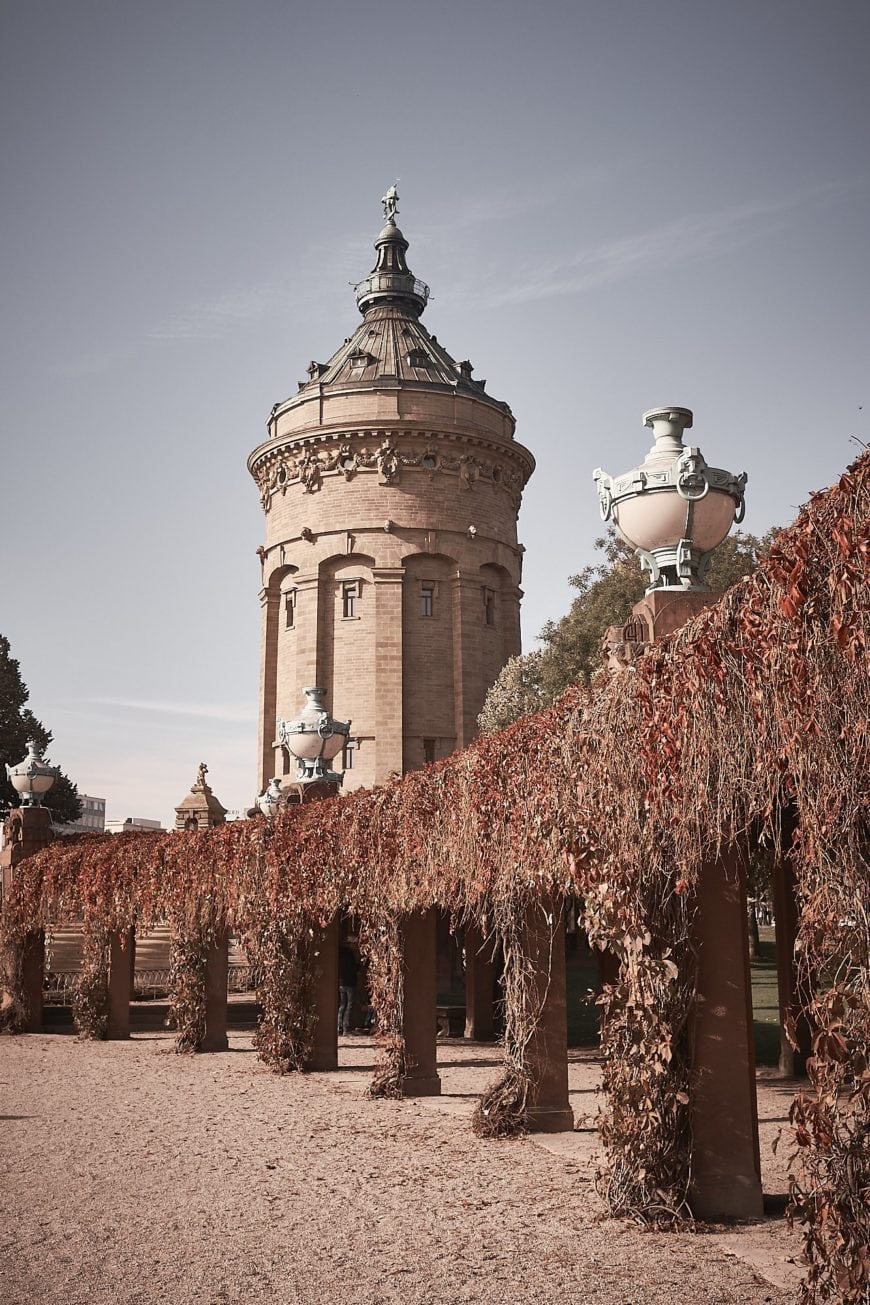 Wasserturm im Herbst